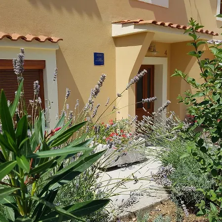 Lu Apartman *